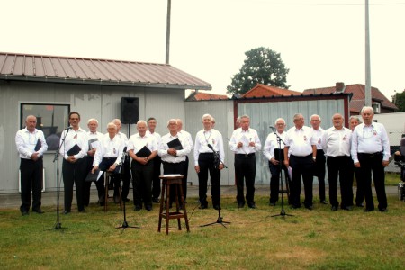 18/09/2016 Het Maaslands Gelegenheids Mannenkoor o.l.v. Frans Medaer bij hun optreden op het Limburgs Dames Schuttersfeest te Stokkem